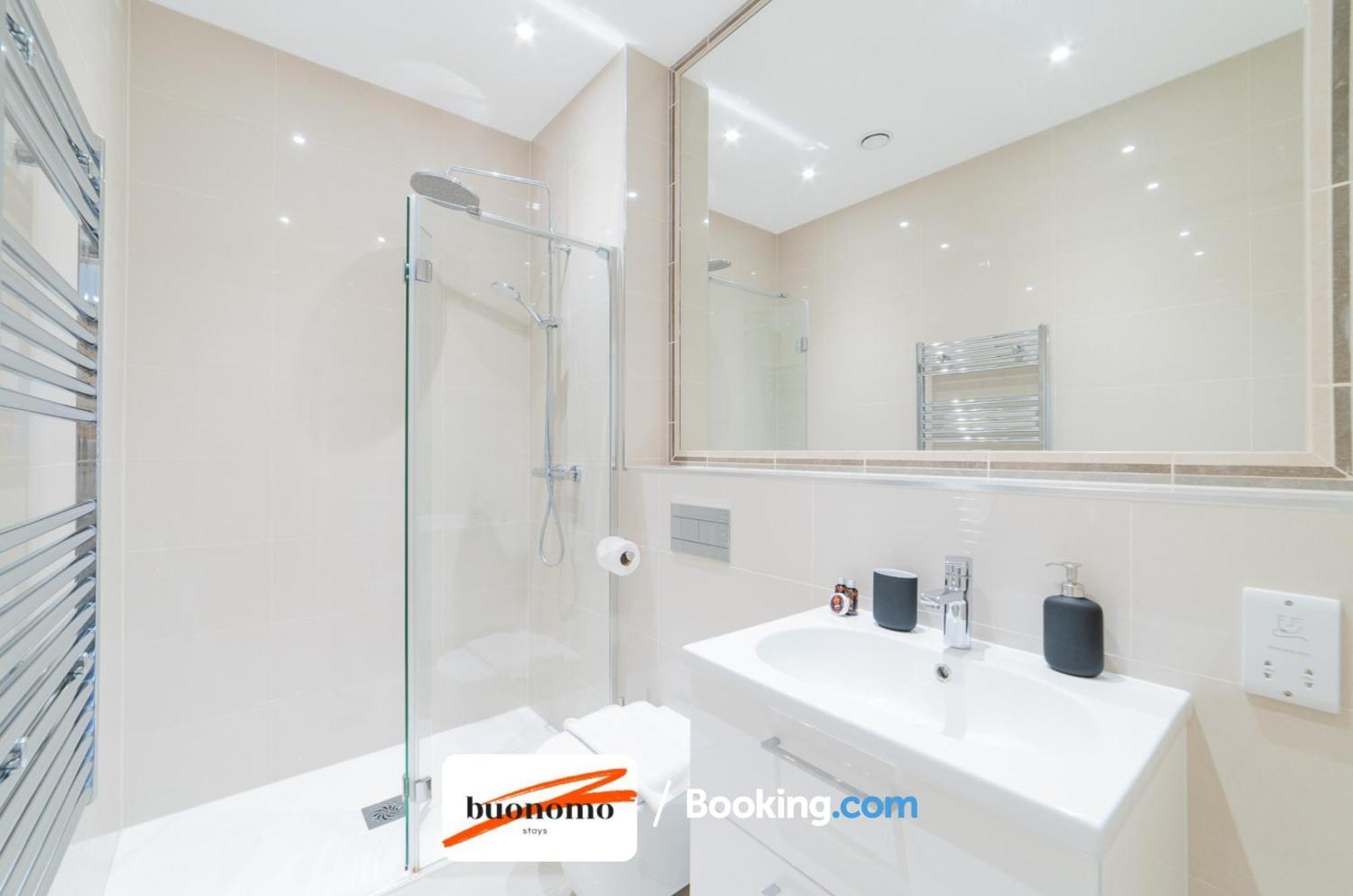 Two Bedroom Apartment At Buonomo Stays Short Lets & Serviced Accommodation Close To Wimbledon Tennis Courts London Bagian luar foto