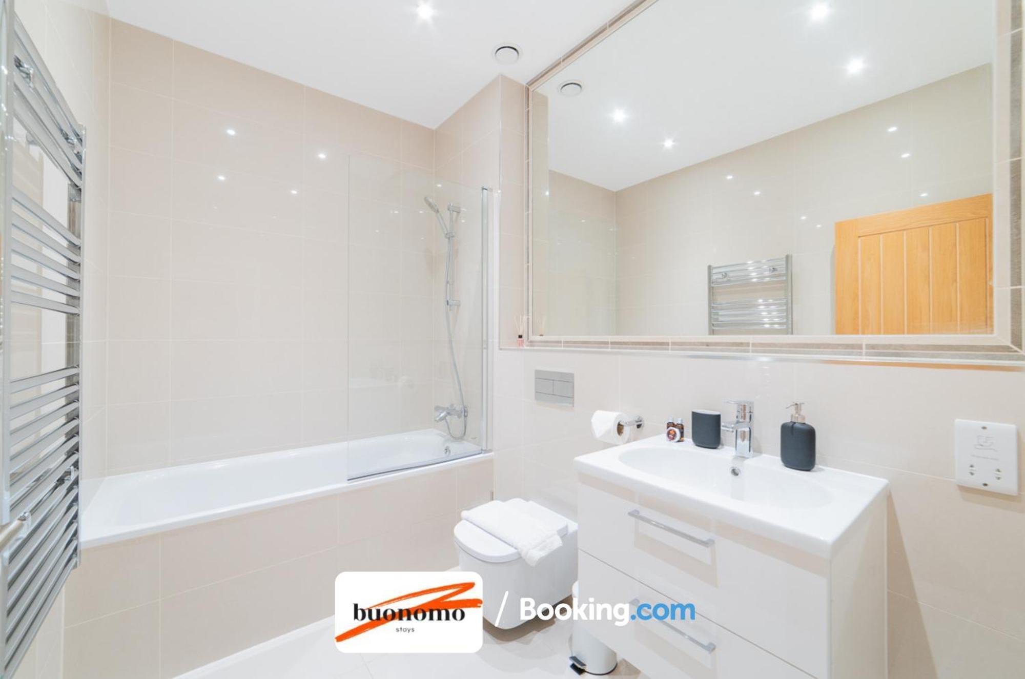 Two Bedroom Apartment At Buonomo Stays Short Lets & Serviced Accommodation Close To Wimbledon Tennis Courts London Bagian luar foto