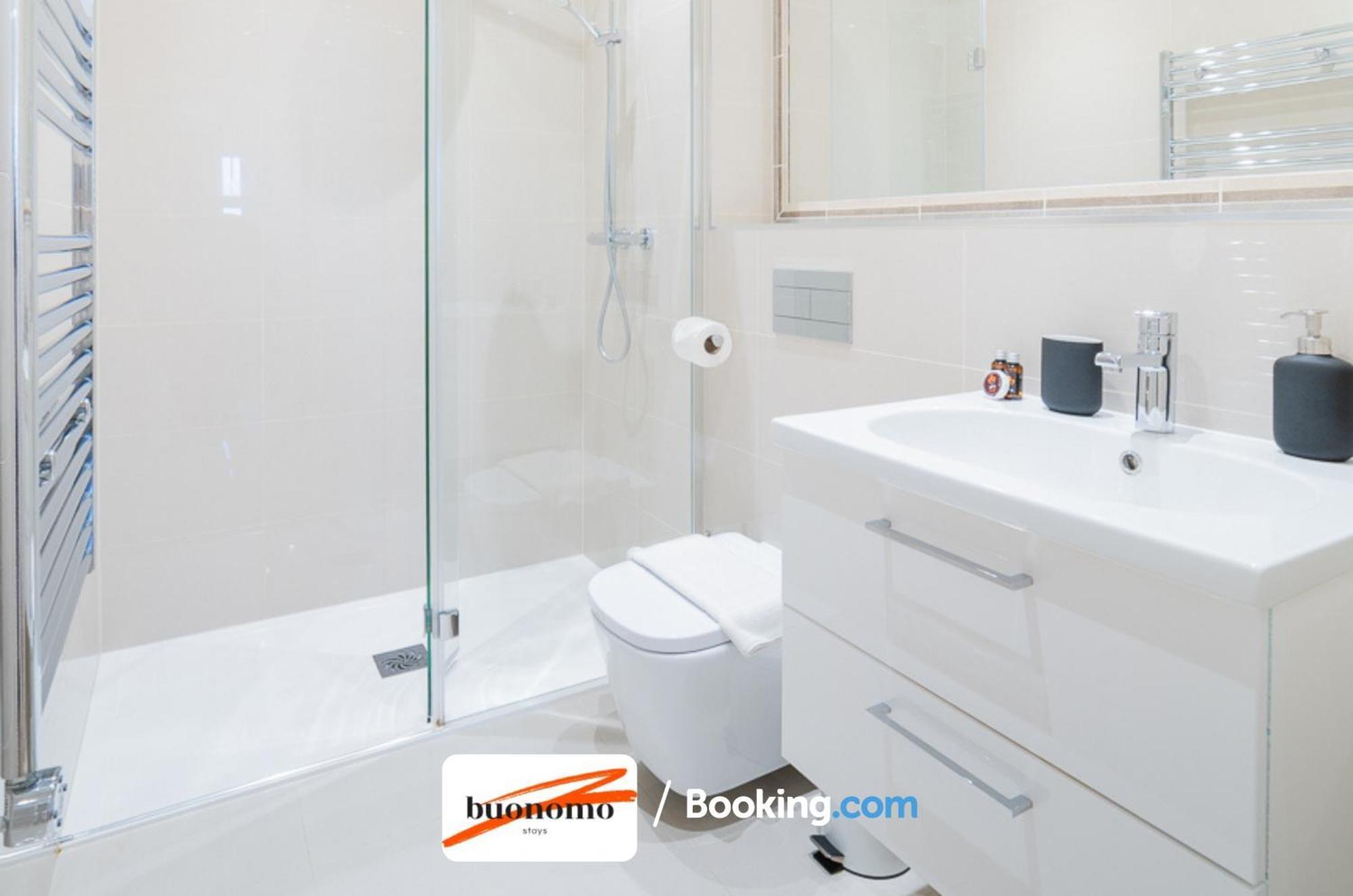 Two Bedroom Apartment At Buonomo Stays Short Lets & Serviced Accommodation Close To Wimbledon Tennis Courts London Bagian luar foto
